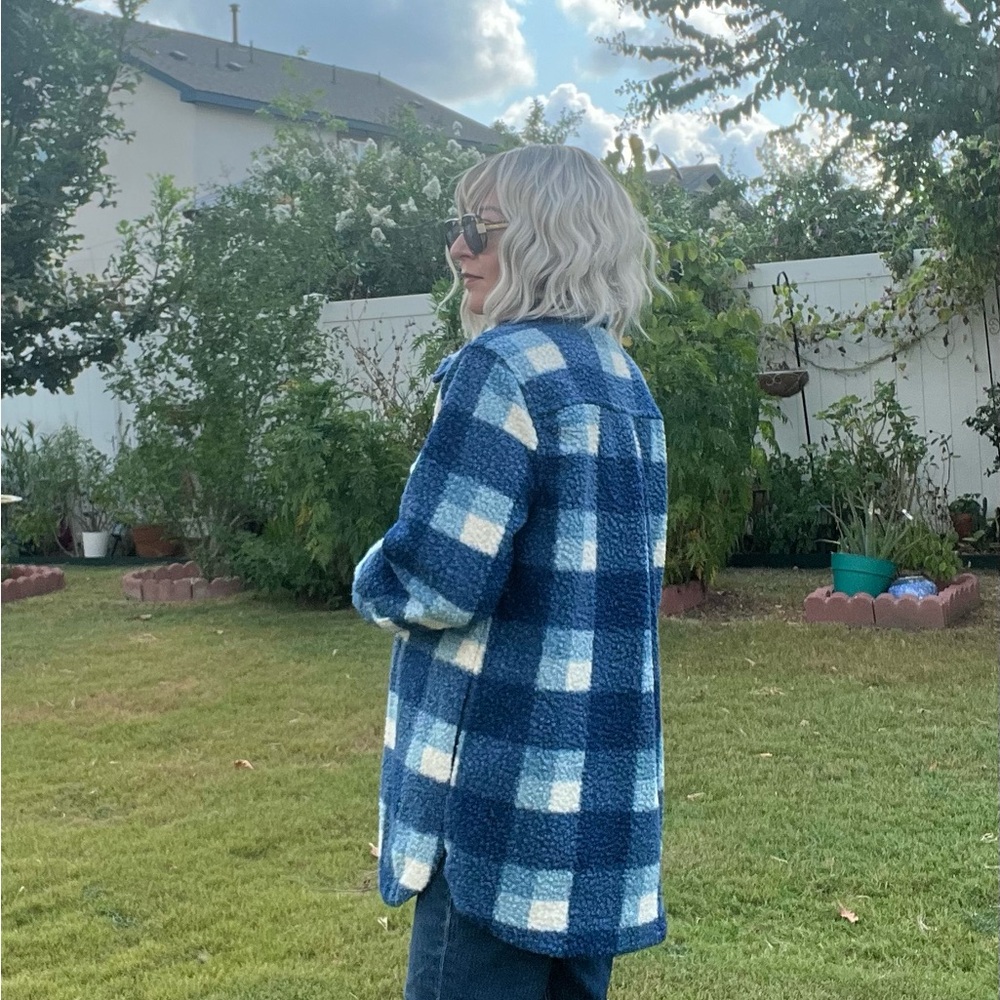 Soft surroundings blue plaid dealto shacket with pockets size medium - Picture 13 of 14